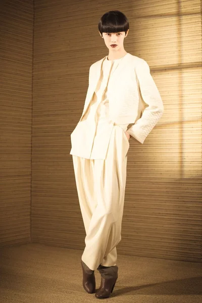 Look 10